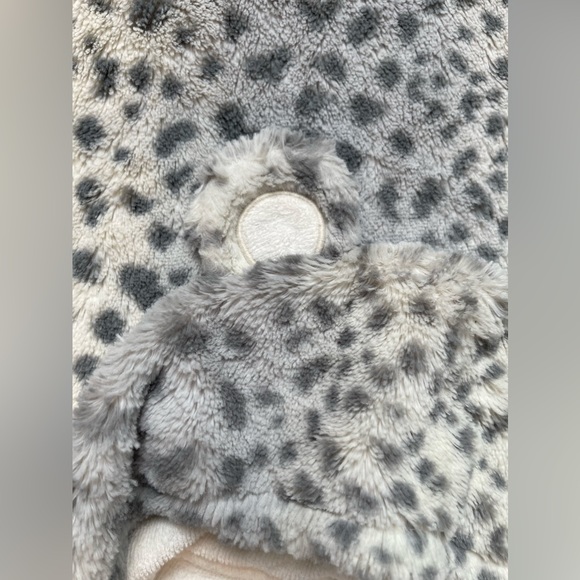 Pottery Barn Kids Snow leopard bundle - Picture 3 of 8
